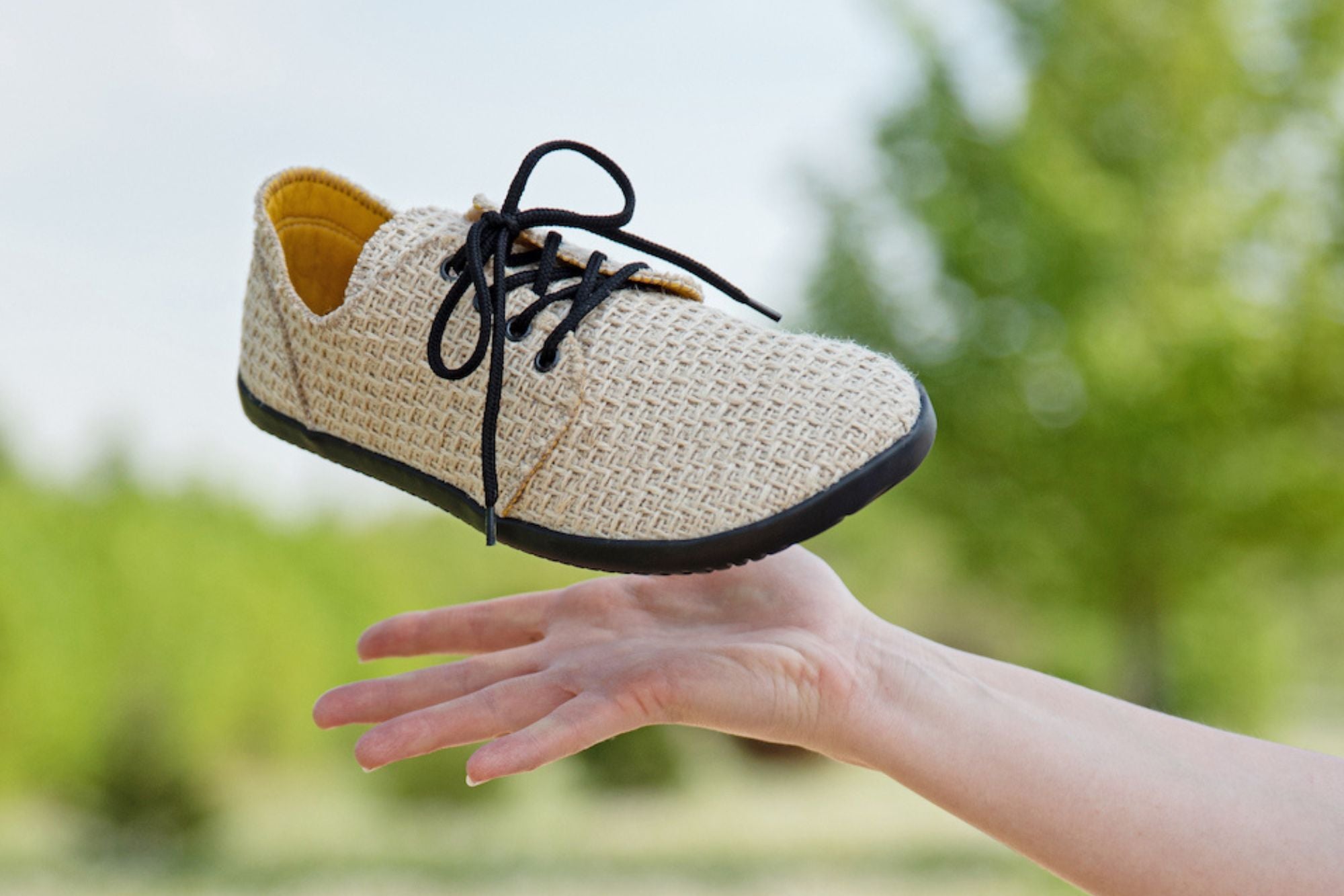 What are barefoot shoes? And are they right for YOU? Ahinsa shoes 👣