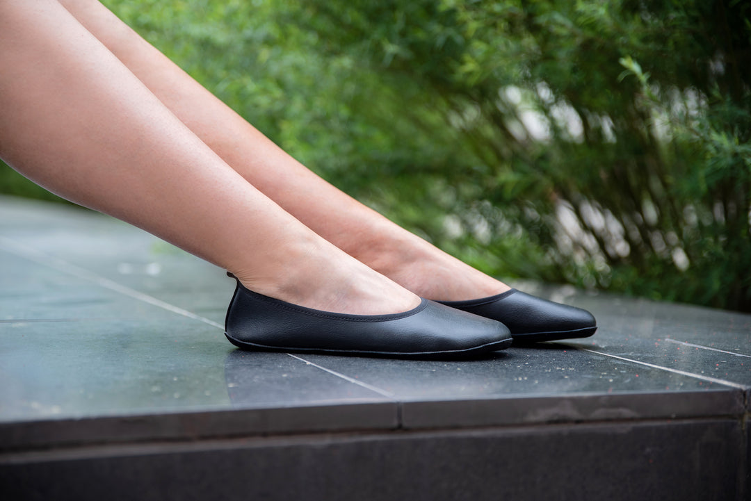 Flats for narrow feet deals